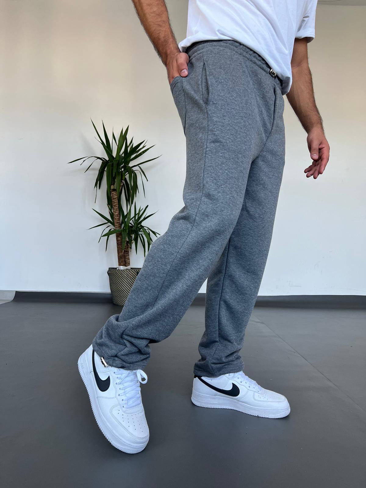 BAGGY SWEATPANTS