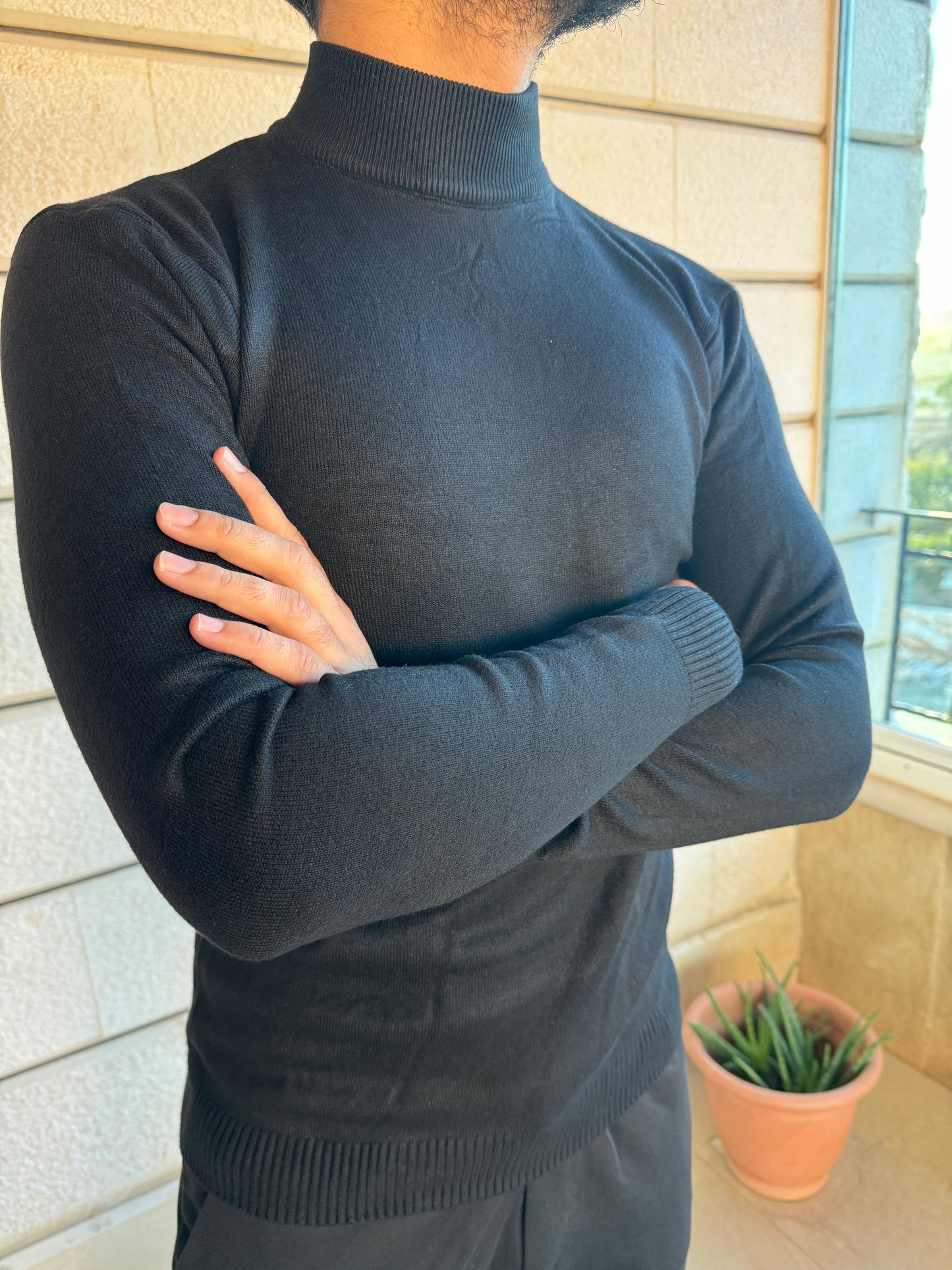BASIC TURTLENECK SWEATER