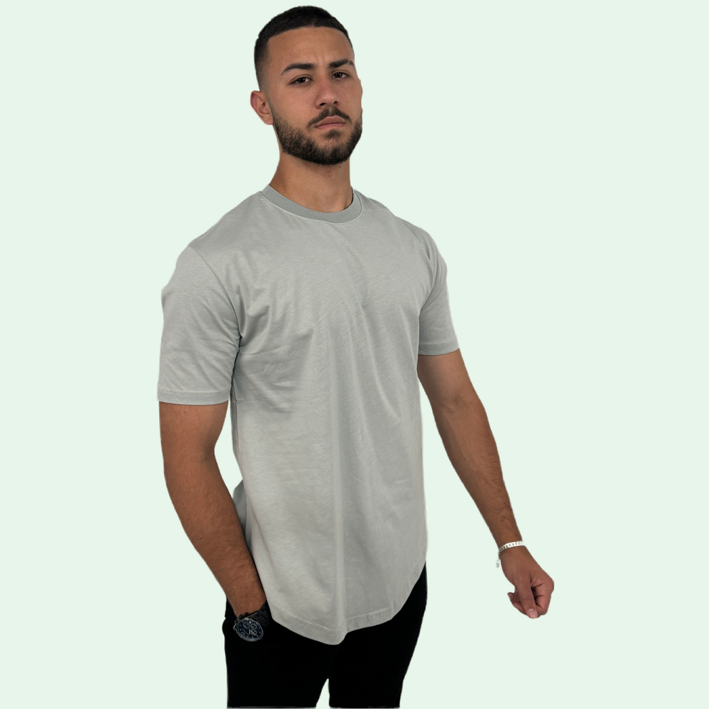 BASIC ROUND NECK T-SHIRT