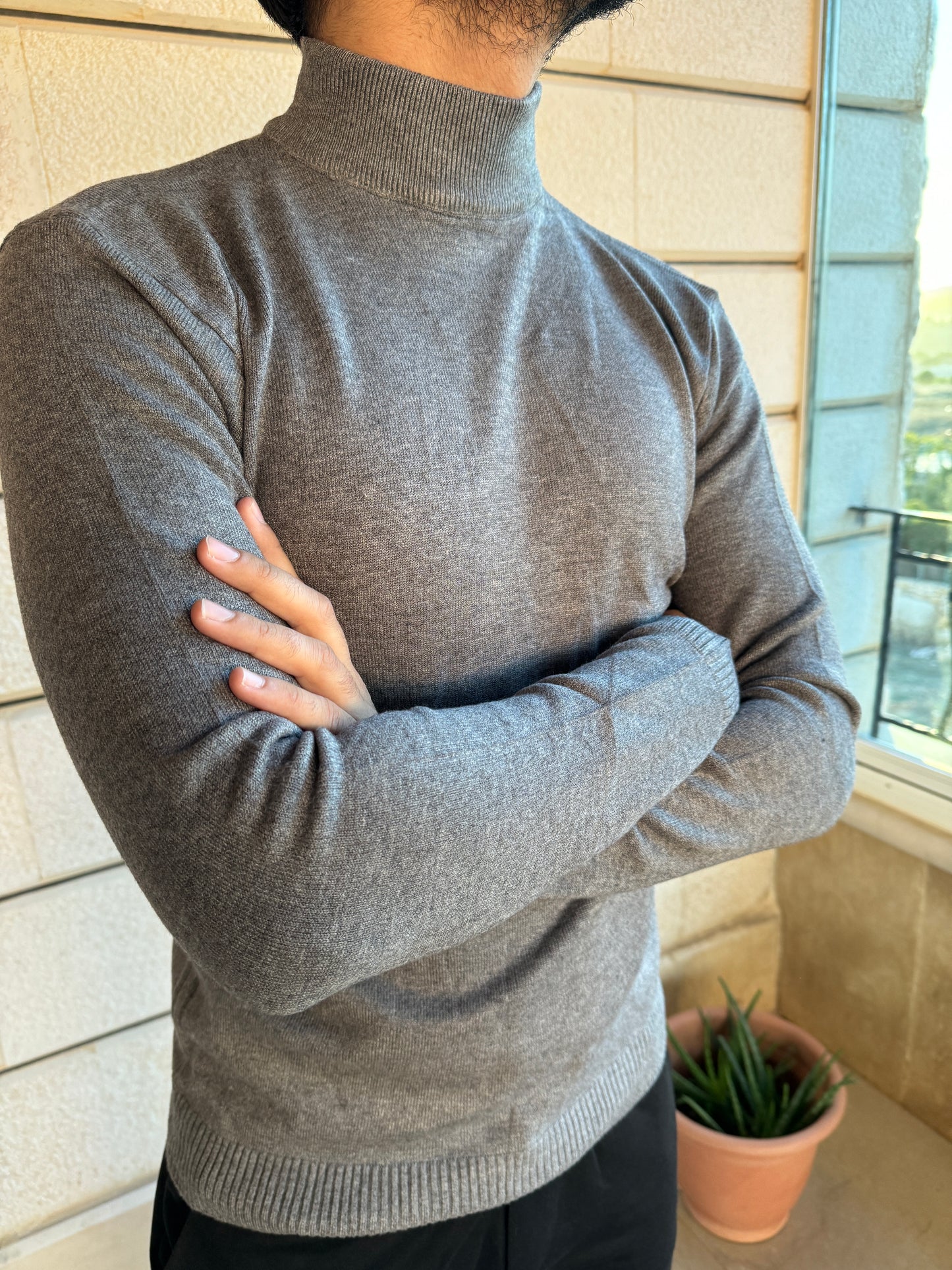 BASIC TURTLENECK SWEATER