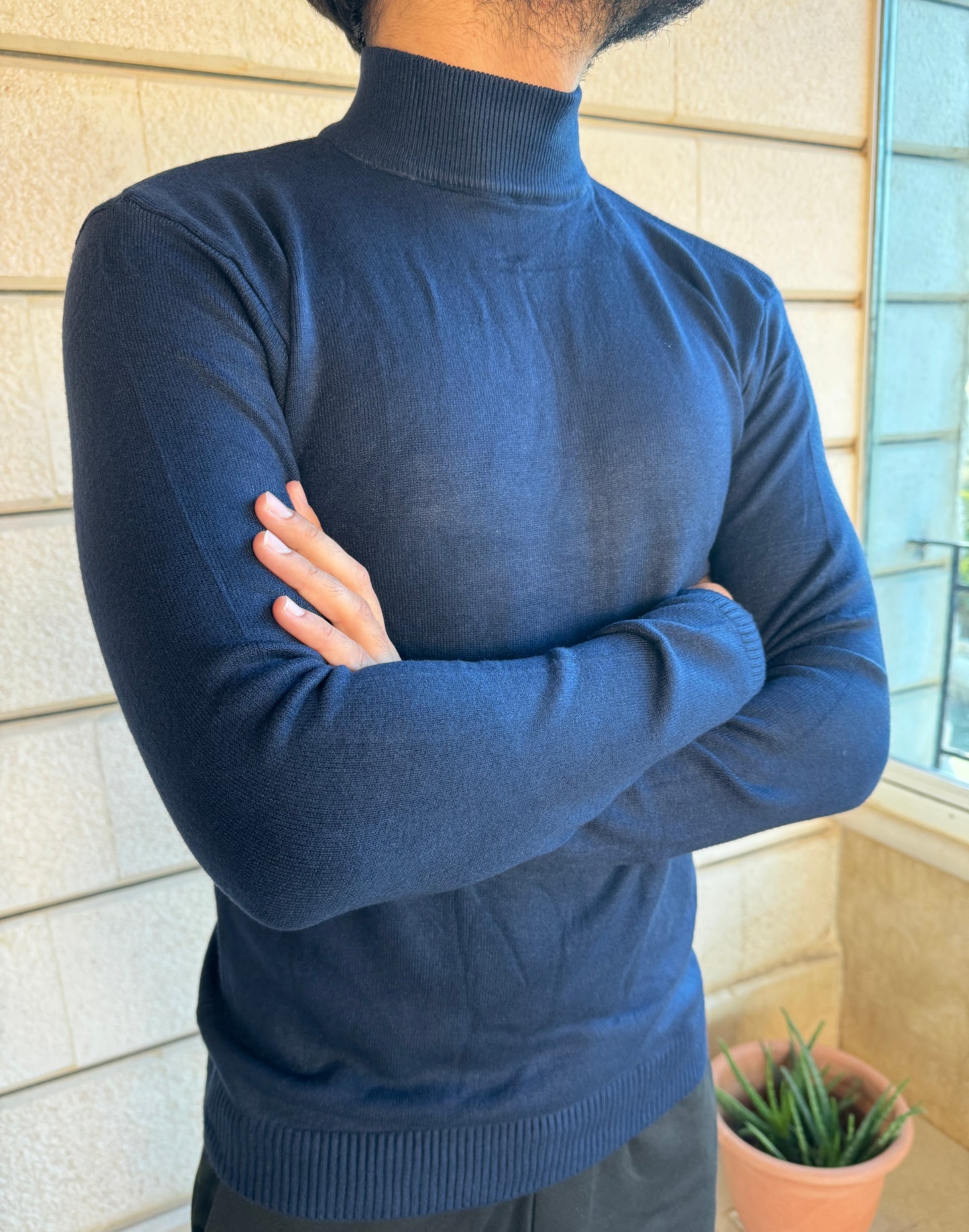 BASIC TURTLENECK SWEATER